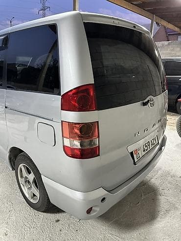lada 2109: Toyota Noah: 2003 г., 2 л, Автомат, Бензин, Минивэн — 4