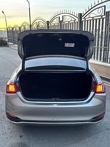 акустика: Lexus ES: 2019 г., 2.5 л, Вариатор, Гибрид, Седан — 8