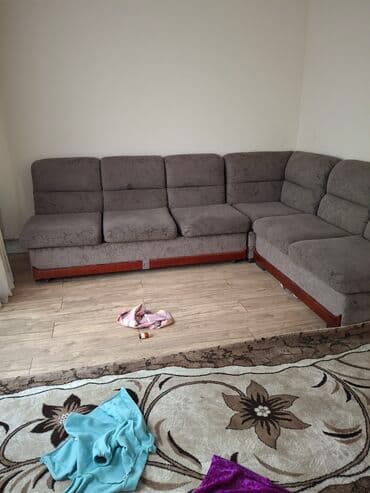 угловые диваны: Угловой мягкий диван серого цвета - Конфигурация: Г‑образный, состоит — 1