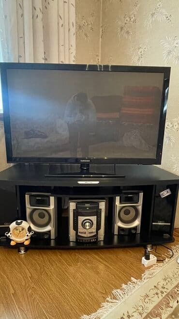 телевизор рекорд: Продаю телевизор с тумбочкой ! — 1