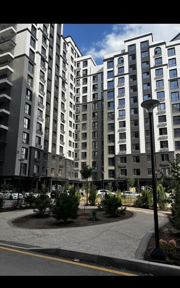 купить 2 х ком квартиру в 7 мкр: 3 комнаты, 82 м², Элитка, 2 этаж, Дизайнерский ремонт — 1