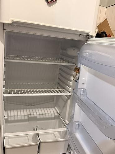 холодильники indesit: Холодильник Indesit, Б/у, Двухкамерный, De frost (капельный) — 4