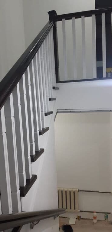 срочно дом: Деревянная лестница Для дома, Форма лестницы: Много-маршевая, Стиль: Классический — 22