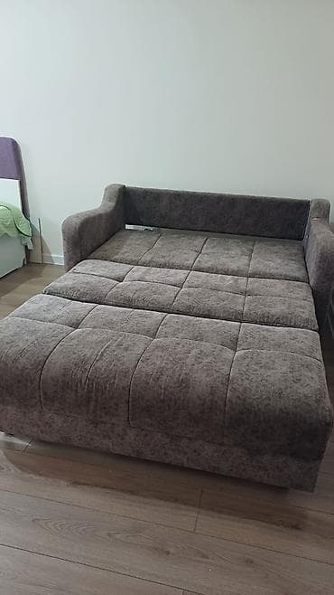 Прямые диваны: Прямой диван, Б/у — 1