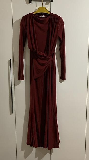 Бордовое вечернее платье макси с длинными рукавами. Мягкая струящаяся — 1