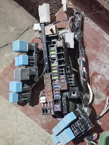 купить резистор: Блок предохранителей Toyota Оригинал — 1