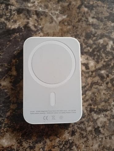 Набор: смарт-часы + магнитная power bank + магнитная док-зарядка. Что — 3