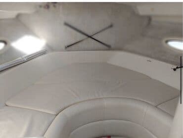 грузовой мото: Моторная яхта-кабриолет (круизер) с закрытой рубкой и носовой палубой — 6