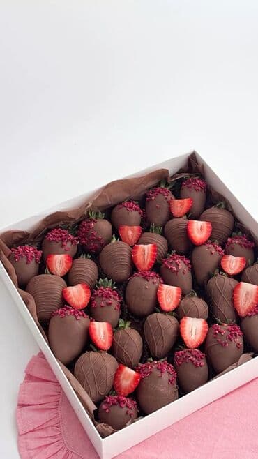 кондитерское оборудование: Клубника в шоколаде на заказ S- 9шт - 990сом М-12шт - 1320сом L- 16шт — 8