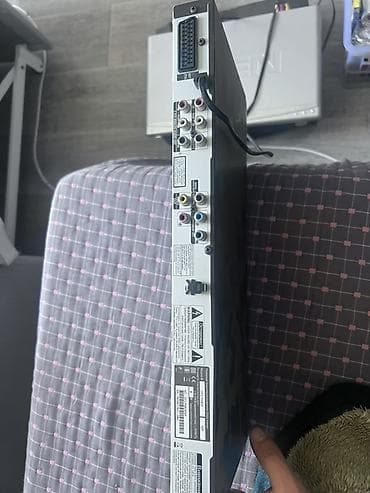 dvd player indir: DVD-плеер Samsung + мультимедийный DVD‑плеер SVEN Что на фото: 1) — 2