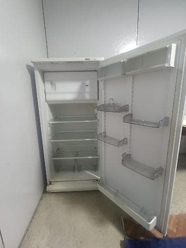 Однокамерный холодильник Indesit (верхняя морозильная камера) - — 3