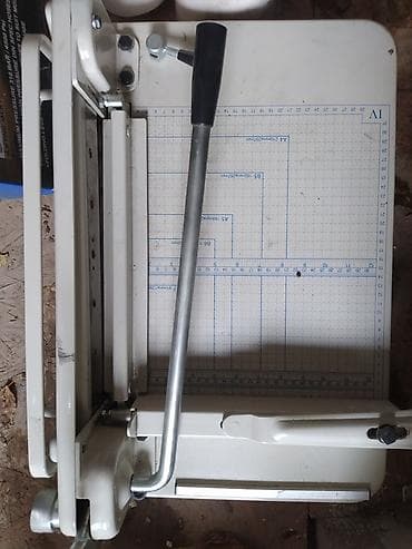 резак а4: Резак-гуильотина для бумаги форматов до A4/A3 (макс. ширина реза около — 1
