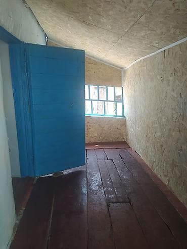 квартира на ипотеку: Продается дом, расположенный за коричневым металлическим забором. Дом — 5