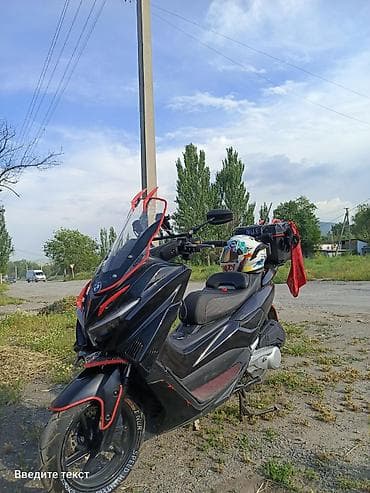 harley devidson: Скутер-макси в спортивном стиле, черный с красными акцентами и высоким — 3