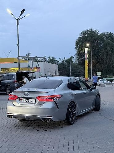 Toyota Camry: 2018 г., 2.5 л, Автомат, Бензин, Седан — 3