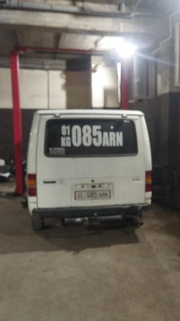 водители бусов: Грузовой фургон Ford Transit (белый), цельнометаллический кузов — 3