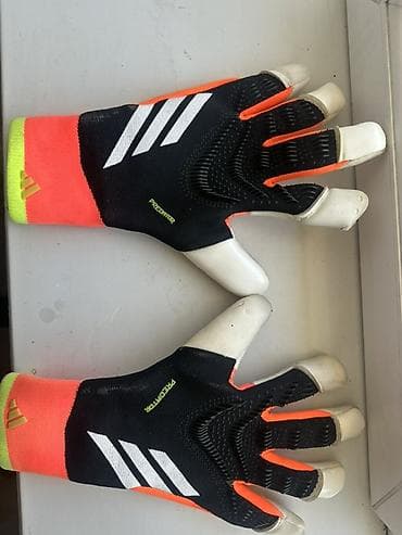 Перчатки: Вратарские перчатки Adidas Predator - Линейка Predator, фирменные три — 1