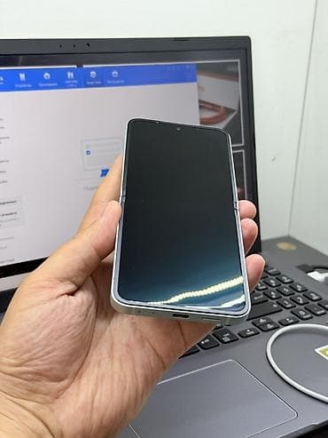 pixel 3 xl: Samsung Z Flip, Б/у, 256 ГБ, цвет - Зеленый, 1 SIM, eSIM — 9