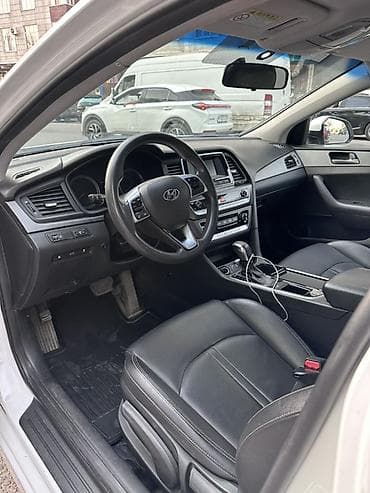 mazda 2: Hyundai Sonata: 2019 г., 2 л, Автомат, Газ, Седан — 4