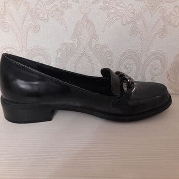 фирменная обувь из италии: Продаю женскую обувь фото 1-3: туфли лаковые с пряжкой, фабричный — 2