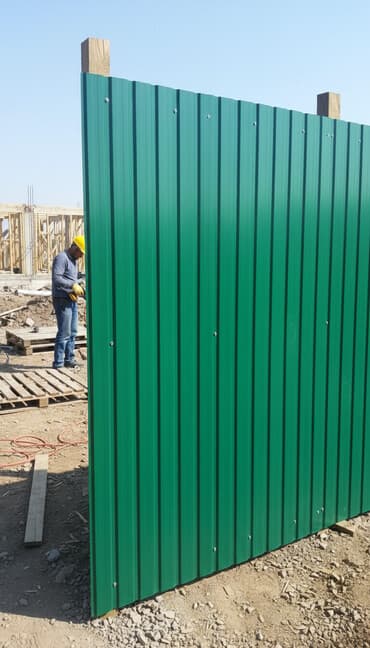 листы для крыши: Профнастил металлический, окрашенный (зелёный RAL-подобный оттенок) — 1