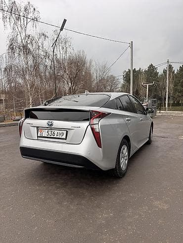 юж: Toyota Prius: 2018 г., 1.8 л, Вариатор, Гибрид, Хэтчбэк — 3