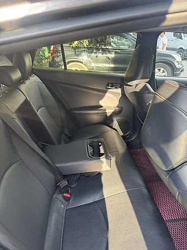 prius: Toyota Prius: 2018 г., 1.8 л, Вариатор, Гибрид, Хэтчбэк — 4