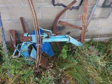 садовый измелчитель: Мотоблок с красным двигателем и синей рамой – универсальный помощник — 2