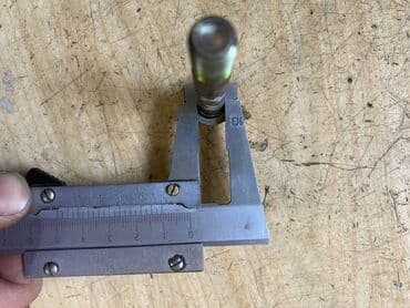 скупка подшипников: Болт натяжителя с неизвестного японского автомобиля Болт натяжителя — 2