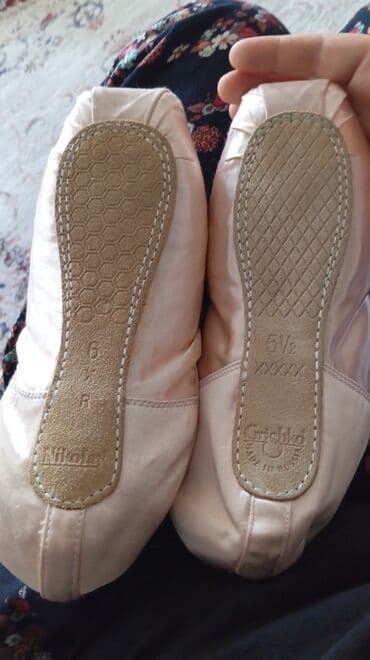 мяч для художественной: Особенности модели: • классические пуанты, изготовленные из — 2