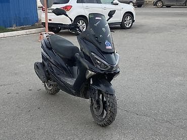 Скутеры: Скутер/максискутер 150–200 см³ (ориентировочно), черный, с высоким — 4