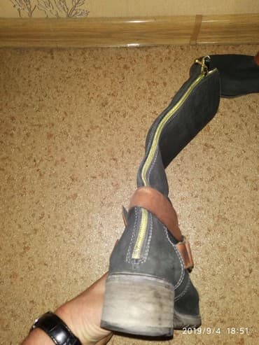 женские зимние сапоги из натуральной кожи и меха: Продаю сапоги женские из набука, 38 размер. Одевали один раз, причина — 3
