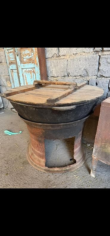 Посуда: Уличный комплект для приготовления на дровах: - Большой чугунный — 3