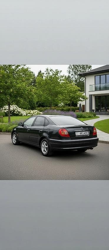 Toyota Avensis: 1999 г., 2 л, Механика, Бензин, Хэтчбэк