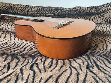 музык: Продаю классическую гитару Yamaha C40. Покупалась 4 года назад в — 5