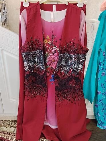 Турецкая Бордовая тройка состоит из трёх жилетка, туника и штаны