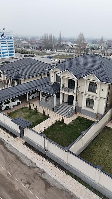 Кыймылсыз мүлк: 🚨 СРОЧНО ПРОДАЁТСЯ ДОМ! 🏙️ 6+ комнат — 360 м² 📍 Арча-Бешик (1 линия) — 1
