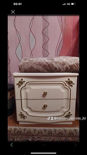 Спальный гарнитур в классическом стиле (цвет — айвори с золотистым