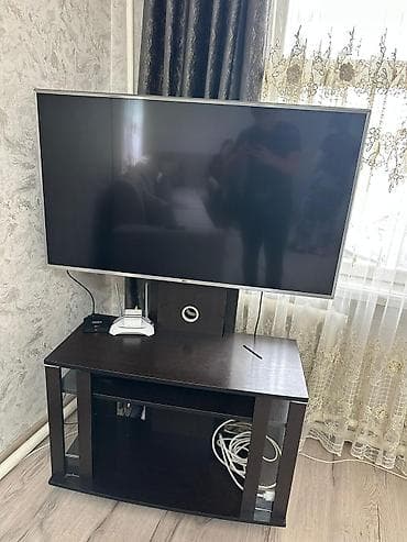 Телевизоры: Телевизор LG с тонкими рамками, диагональ около 55–60 дюймов — 2