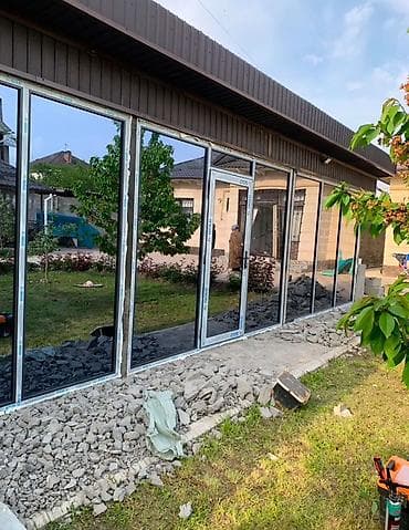 Панели для дверей: Готовое пластиковое окно, Тип окна: Панорамные, Декоративные особенности: Декоративный переплет, Новый, Бесплатная установка, В рассрочку — 9