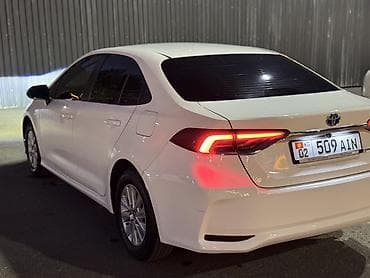 гибрид лабо: Toyota Corolla: 2022 г., 1.8 л, Вариатор, Гибрид, Седан — 4