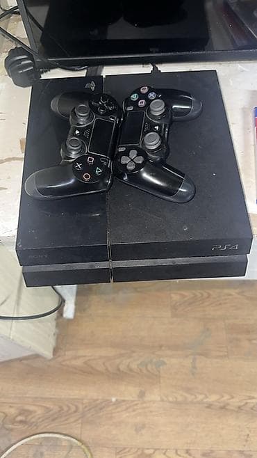 Техника и электроника: Игровая приставка Sony PlayStation 4 с комплектом аксессуаров и игр — 1