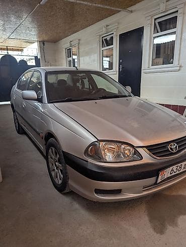 Toyota Avensis: 2001 г., 1.8 л, Механика, Бензин, Седан
