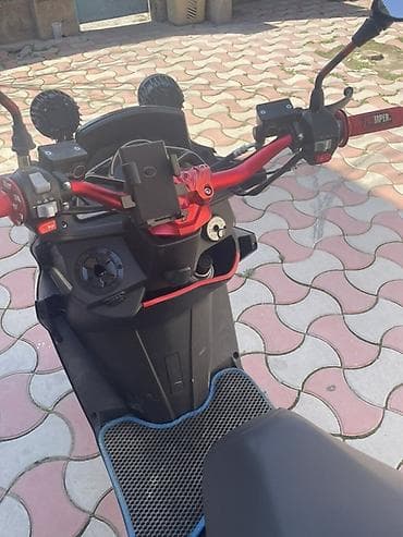 скутере: Макси-скутер Yamaha, 150 куб. см, Бензин, Б/у — 2