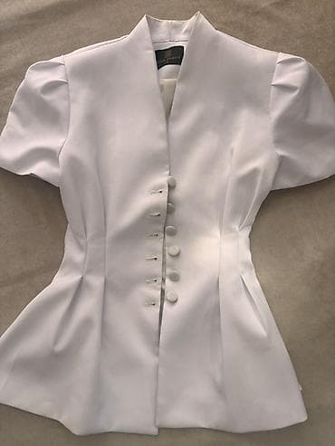 узун койноктор: Белый женский жакет/блуза с коротким рукавом и подкладкой — 2