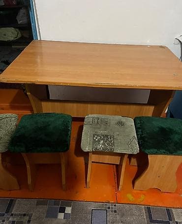 small table: Кухонный стол и стул, Б/у, цвет - Коричневый — 1