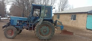 Трактор колесный с отвалом для планировки и уборки дорог/дворов