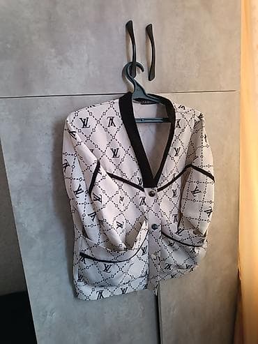 Пиджаки, жакеты: Женская одежда, комплект из 4 вещей: 1) Блузка в горох - Цвет: черный — 2