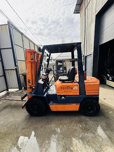 пагрузчик: Погрузчик, Toyota, Колесный, Вилочный — 2
