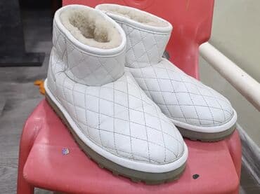 зимный ботинка: Уютные зимние полусапожки (угги) белого цвета - Верх: стеганый — 5